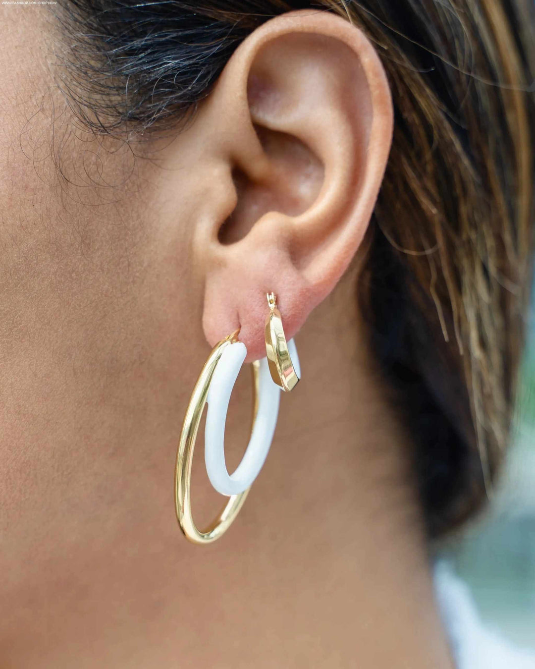 white-enamel-oval-earring 